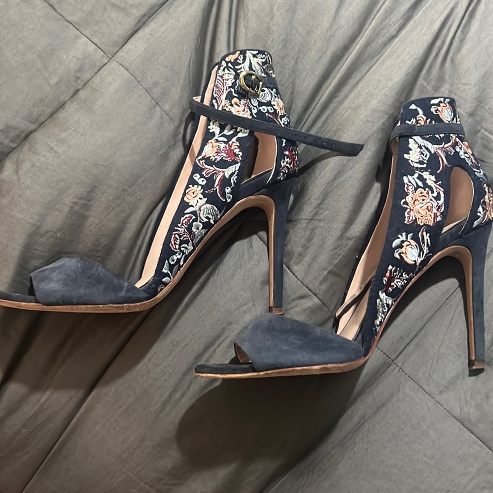 floral print pumps